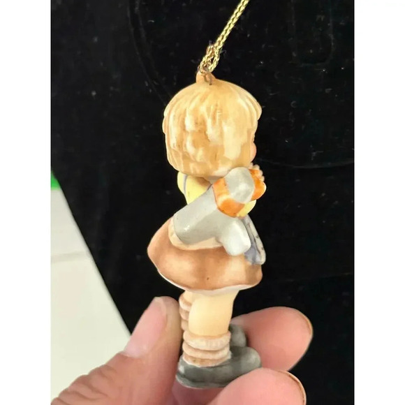 1997 Berta Hummel Goebel 'Surprise For You' Holiday Ornament - Picture 6 of 7